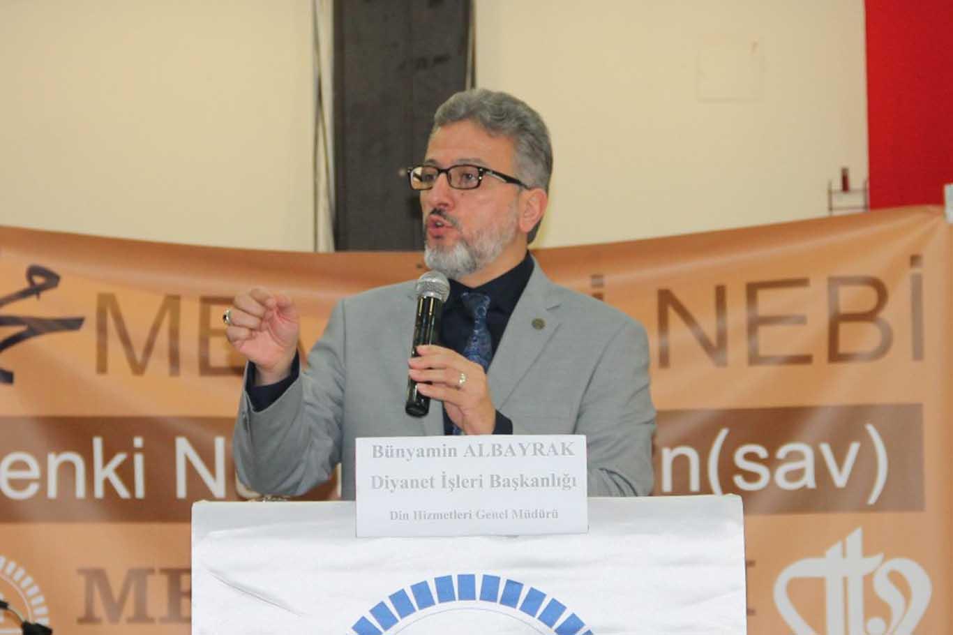 "Gençlere âlemlerin efendisini öğretmezseniz elin adamı 'yüzüklerin efendisini' okutturur" "Gençlere âlemlerin efendisini öğretmezseniz elin adamı 'yüzüklerin efendisini' okutturur"